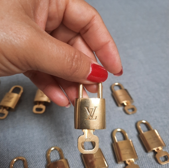 Authentic Louis Vuitton gold brass Padlock and key ,made in France - Picture 8 of 14